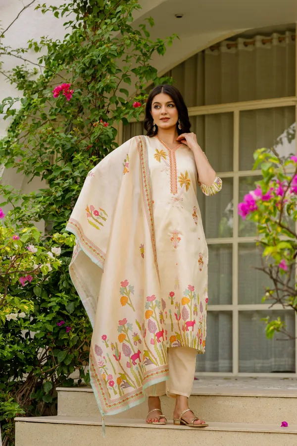 Cream_Viscose_Assam_Silk_Floral_Print_Straight_Suit_Set_For_Women