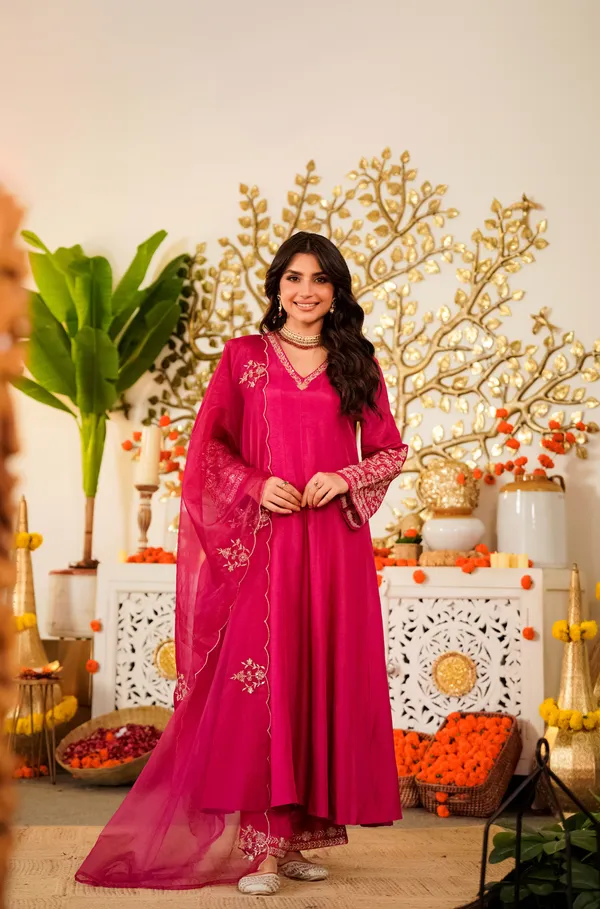 Magenta_Viscose_Chanderi_Embroidered_Anarkali_Suit_Set_For_Women