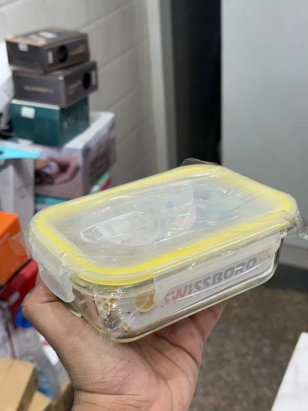 Glass_Rectangular_Plain_Food_Storage_Container_With_Yellow_Lid