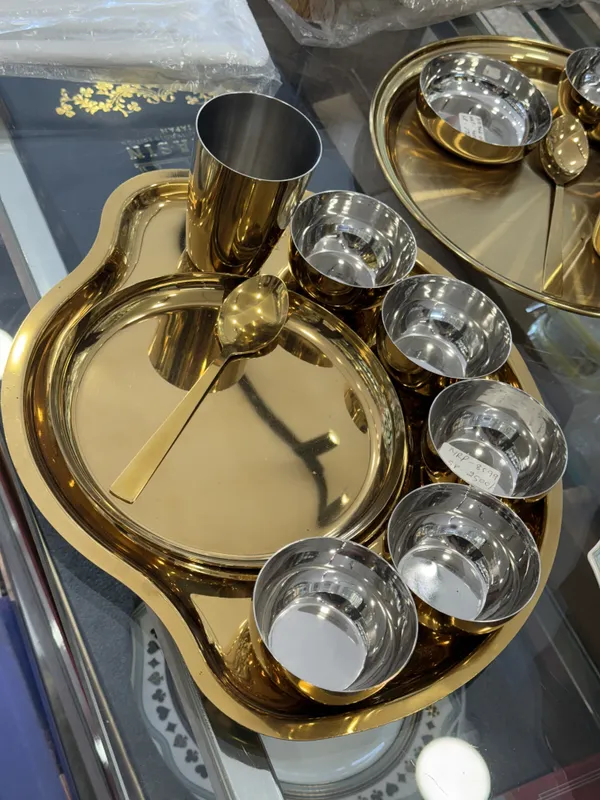 Metal_Gold_Finish_Rajwadi_Thali_Set_With_Bowls