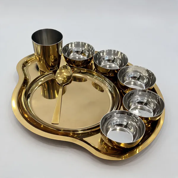 Metal_Gold_Finish_Rajwadi_Thali_Set_With_Bowls