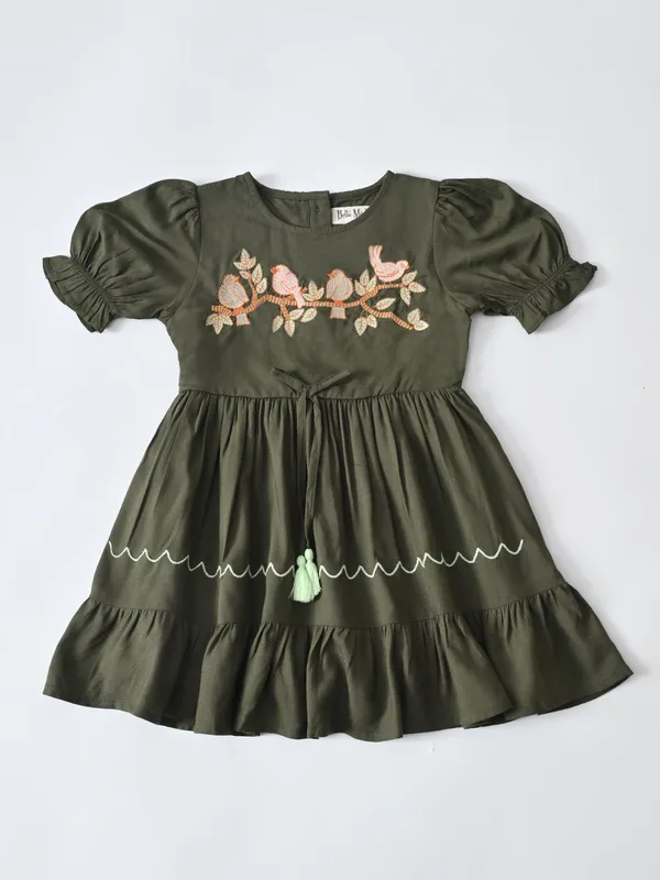 Bella_Moda_Girls_Embroidered_Bird_Motif_Cotton_Dress_With_Puff_Sleeves_And_Tassels