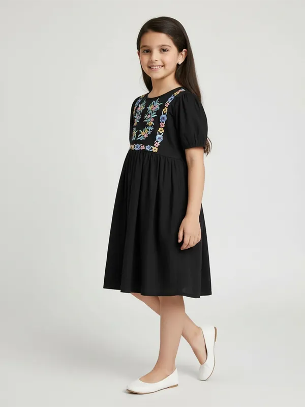 Bella_Moda_Elegant_Embroidered_Puff_Sleeve_Dress_For_Girls