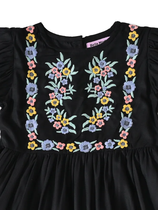 Bella_Moda_Elegant_Embroidered_Puff_Sleeve_Dress_For_Girls