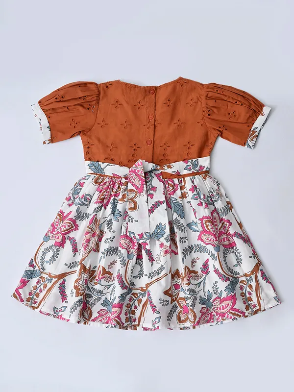 Baby_Girls_Printed_Cotton_Woven_Fit_And_Flare_Dress_With_Puff_Sleeves_And_Bow_Appilque_Rust_Brown_And_White
