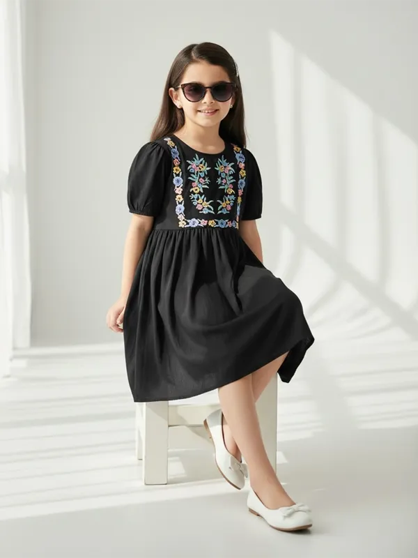 Bella_Moda_Elegant_Embroidered_Puff_Sleeve_Dress_For_Girls