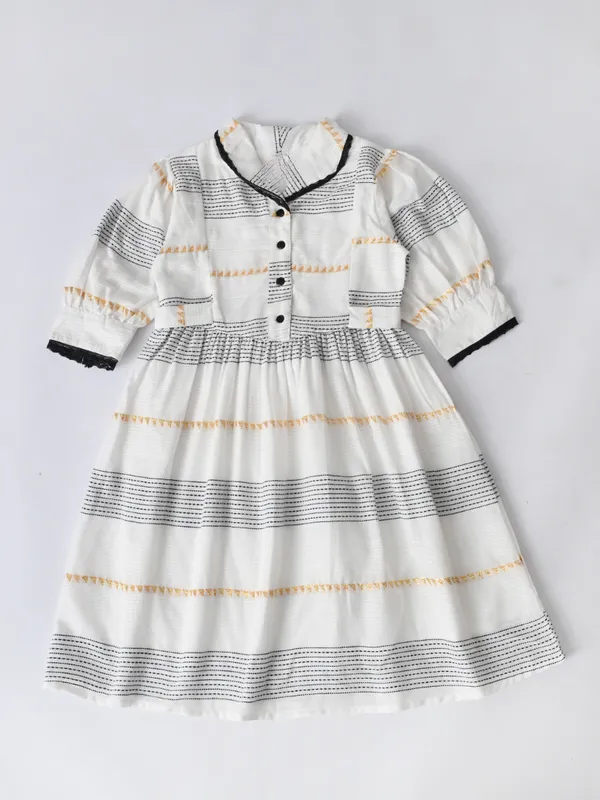 Girls_Sriped_Cotton_Woven_Dress_With_Bow_Waist_Applique_White