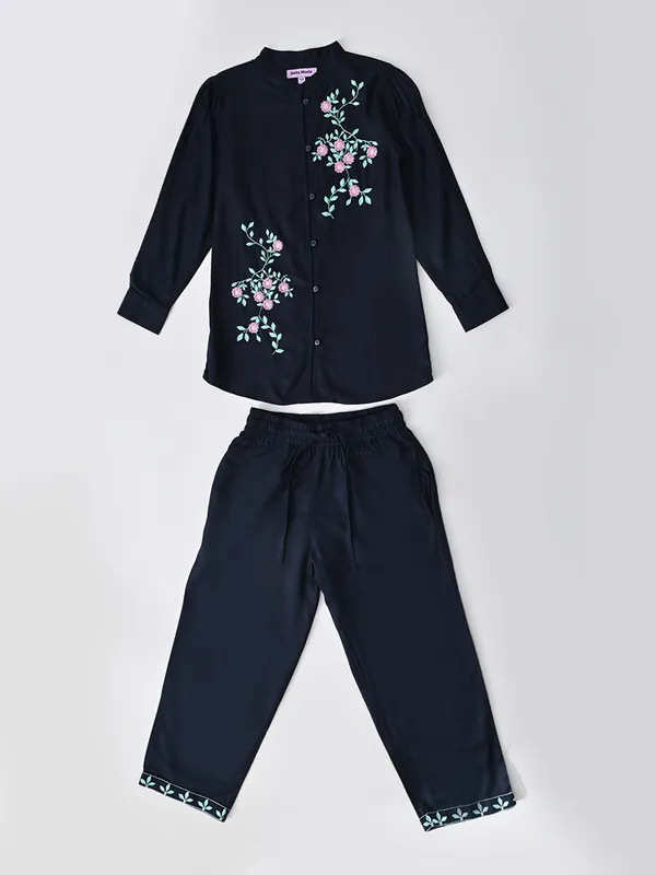 Bella_Moda_Cotton_Full_Sleeves_Floral_Embroidered_Coordinating_Shirt_Style_Top_And_Pant_Set