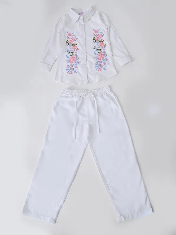 Bella_Moda_Cotton_Full_Sleeves_Floral_Embroidered_Coordinating_Shirt_Style_Top_And_Pant_Set