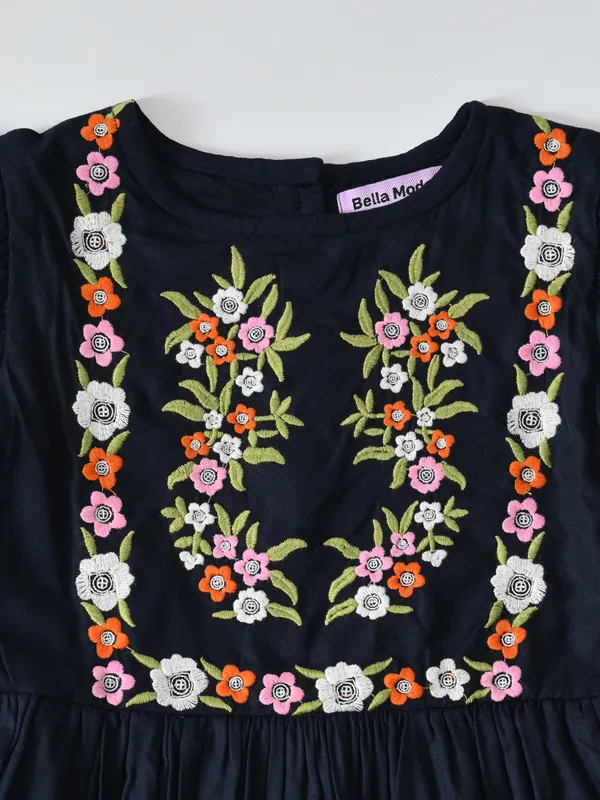 Bella_Moda_Elegant_Embroidered_Puff_Sleeve_Dress_For_Girls