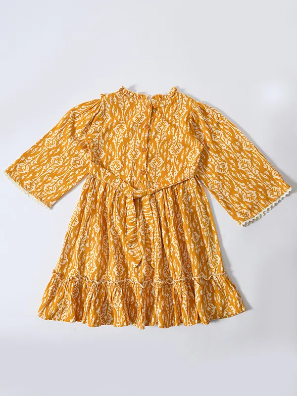 Bella_Moda_Cotton_Woven_Girls_Ethnic_Print_Flared_Dress_With_Lace_Detail