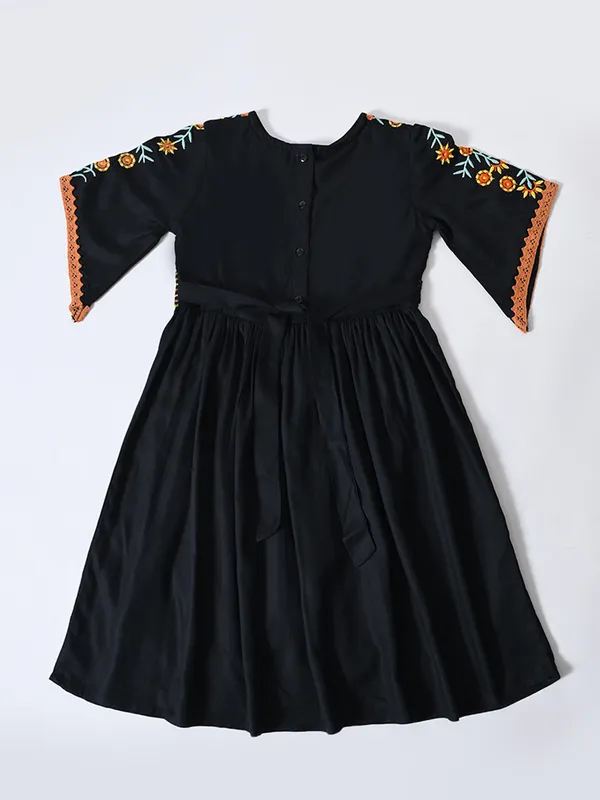 Bella_Moda_Cotton_Woven_Girls_Elegant_Embroidered_Dress