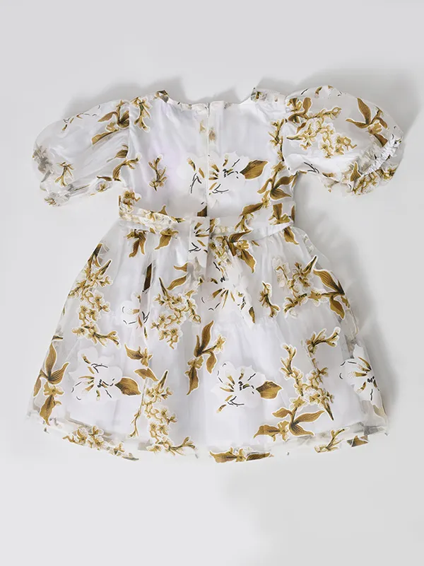 Bella_Moda_Cotton_Woven_Girls_Floral_Organza_Puff_Sleeve_Party_Dress_With_Square_Yoke