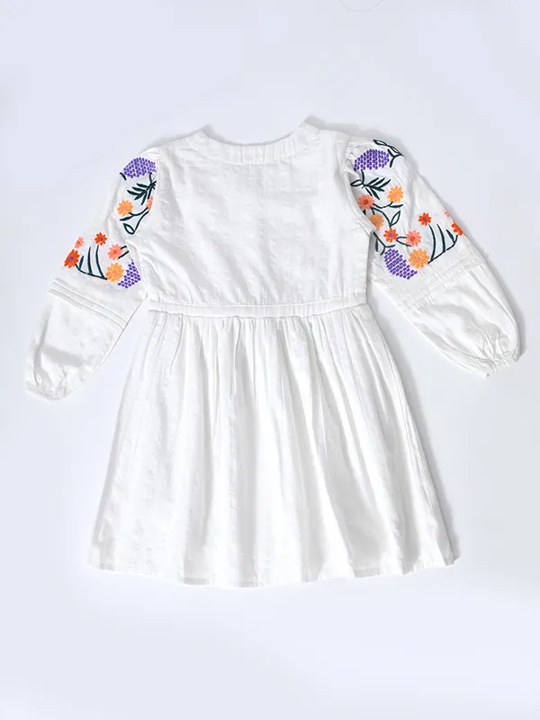 Bella_Moda_Cotton_Woven_Girls_Floral_Embroidered_A_Line_Dress_With_Tassel_Tie_Up