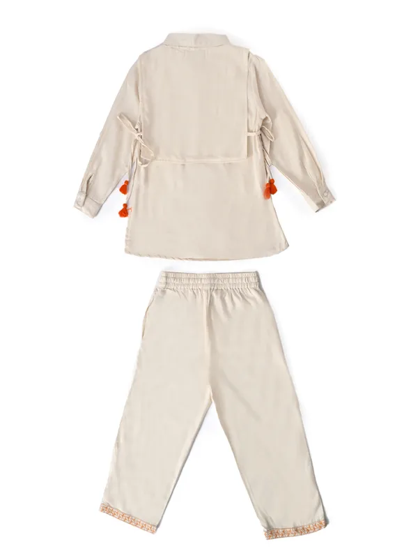 Bella_Moda_Cotton_Woven_Three_Fourth_Sleeves_Floral_Embroidered_Shirt_Style_Top_And_Pant_Set