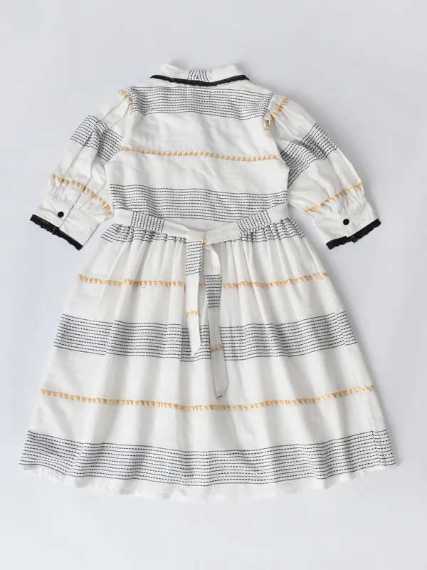 Girls_Sriped_Cotton_Woven_Dress_With_Bow_Waist_Applique_White
