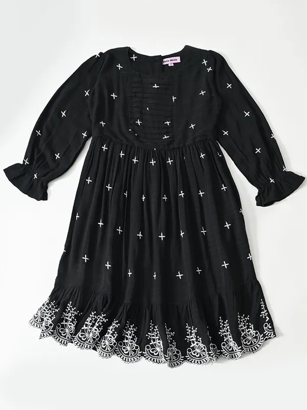 Bella_Moda_Cotton_Woven_Girls_Casual_A_Line_Dress_With_White_Motif_And_Embroidery_Border