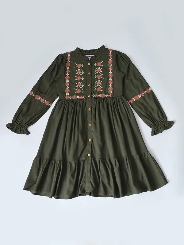 Bella_Moda_Cotton_Woven_Full_Peasant_Sleeves_Floral_Embroidered_Dress