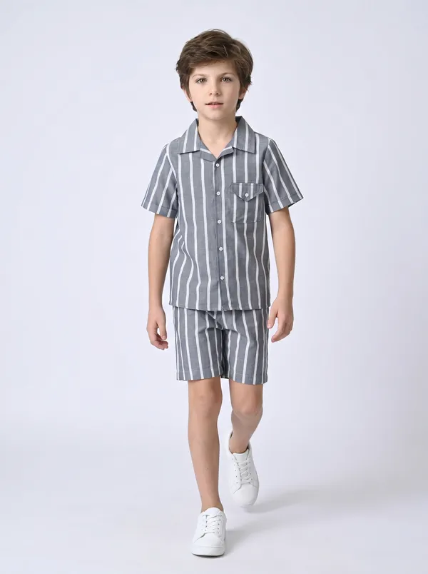 Bella_Moda_Cotton_Woven_Striped_Printed_Shirt_And_Shorts_Set