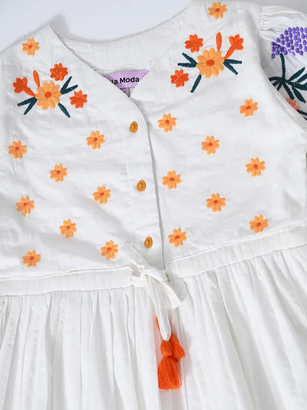 Bella_Moda_Cotton_Woven_Girls_Floral_Embroidered_A_Line_Dress_With_Tassel_Tie_Up