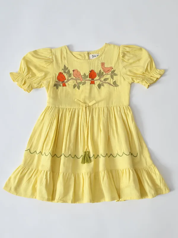 Bella_Moda_Girls_Embroidered_Bird_Motif_Cotton_Dress_With_Puff_Sleeves_And_Tassels