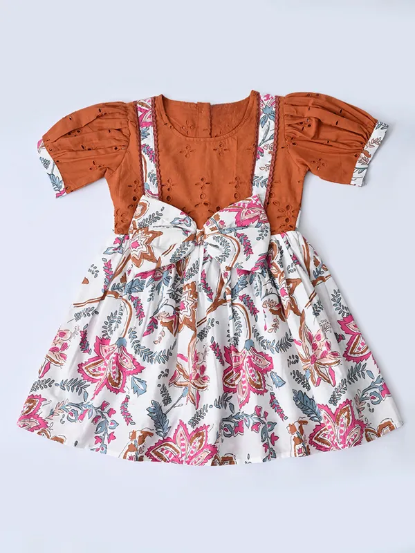 Baby_Girls_Printed_Cotton_Woven_Fit_And_Flare_Dress_With_Puff_Sleeves_And_Bow_Appilque_Rust_Brown_And_White