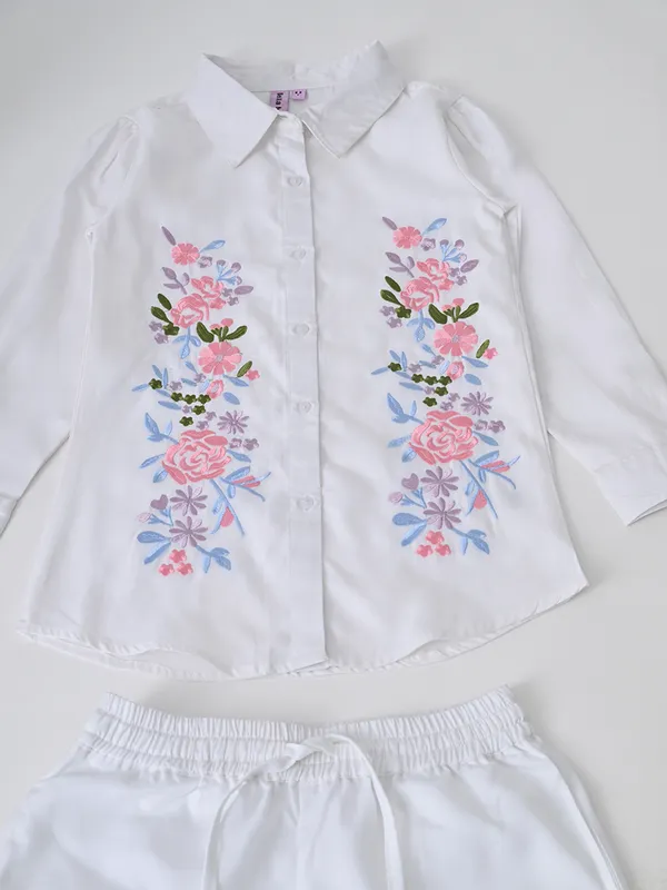 Bella_Moda_Cotton_Full_Sleeves_Floral_Embroidered_Coordinating_Shirt_Style_Top_And_Pant_Set