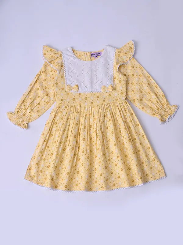 Bella_Moda_Baby_Girls_Floral_Printed_Dress_With_Embroidered_Yoke_And_Bow_Detail