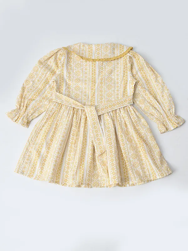 Baby_Girls_Floral_Printed_Cottonwoven_Dress_With_Peter_Pan_Collar_Yellow