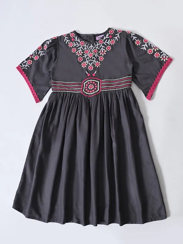 Bella_Moda_Cotton_Woven_Girls_Elegant_Embroidered_Dress