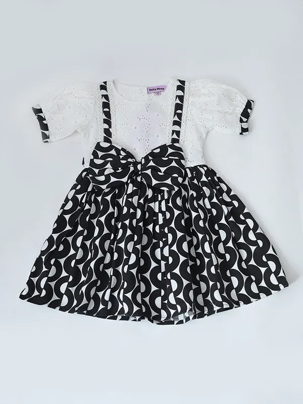 Bella_Moda_Baby_Girls_Abstract_Print_Dress_With_Pinafore_Style_And_Bow_Detail