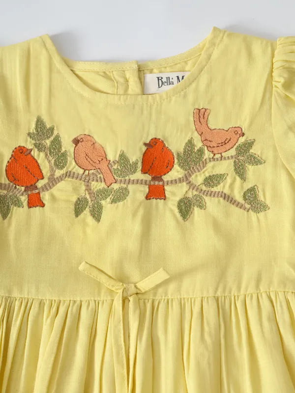 Bella_Moda_Girls_Embroidered_Bird_Motif_Cotton_Dress_With_Puff_Sleeves_And_Tassels