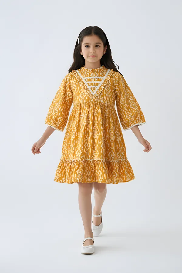 Bella_Moda_Cotton_Woven_Girls_Ethnic_Print_Flared_Dress_With_Lace_Detail