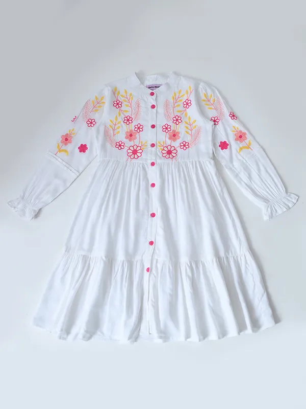 Bella_Moda_Cotton_Woven_Full_Sleeve_Floral_Embroidered_Fit_And_Flare_Dress_White