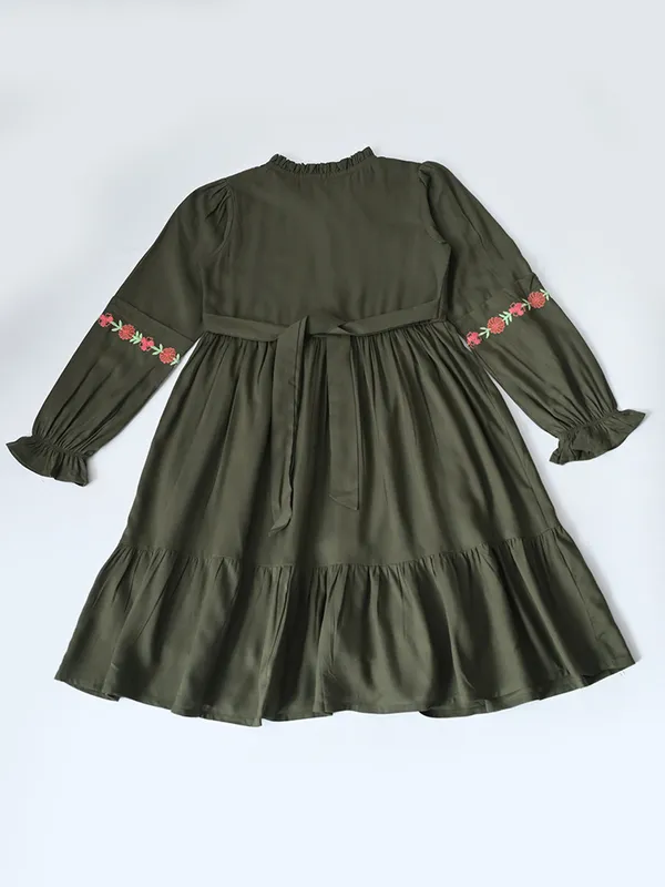 Bella_Moda_Cotton_Woven_Full_Peasant_Sleeves_Floral_Embroidered_Dress