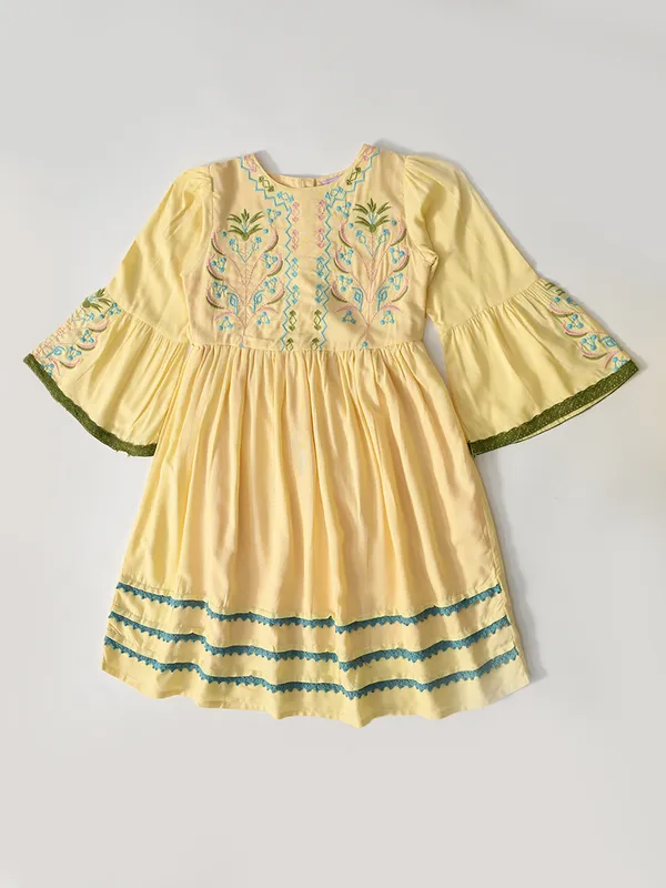 Bella_Moda_Cotton_Woven_Girls_Embroidered_Flared_Dress_With_Waist_Tie