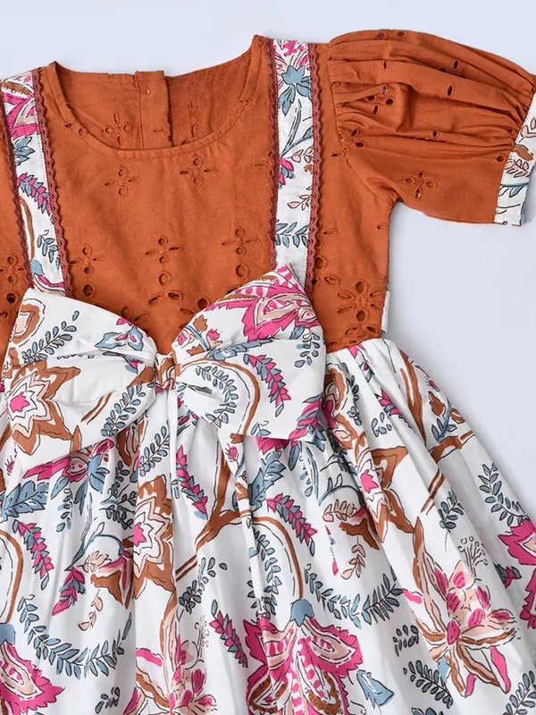 Baby_Girls_Printed_Cotton_Woven_Fit_And_Flare_Dress_With_Puff_Sleeves_And_Bow_Appilque_Rust_Brown_And_White
