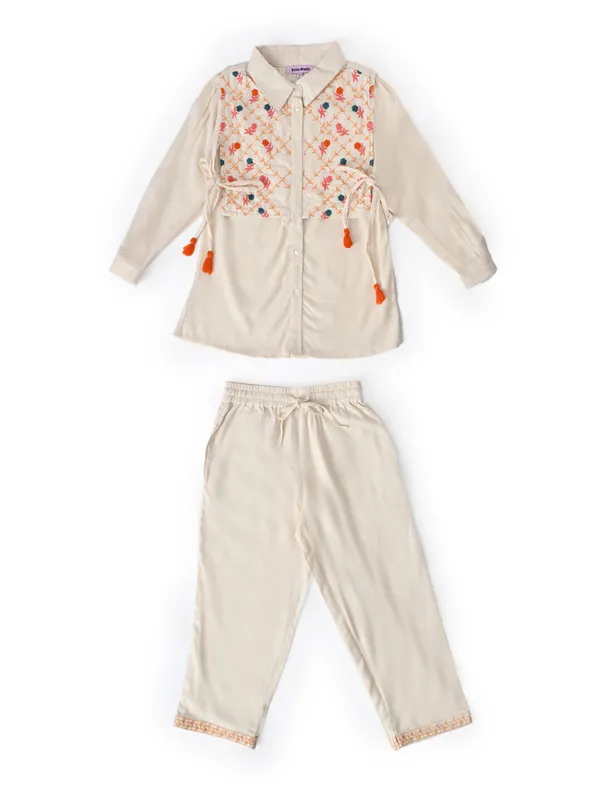 Bella_Moda_Cotton_Woven_Three_Fourth_Sleeves_Floral_Embroidered_Shirt_Style_Top_And_Pant_Set