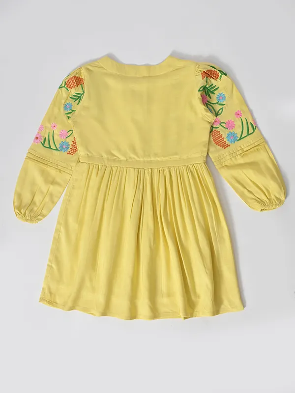 Bella_Moda_Cotton_Woven_Girls_Floral_Embroidered_A_Line_Dress_With_Tassel_Tie_Up