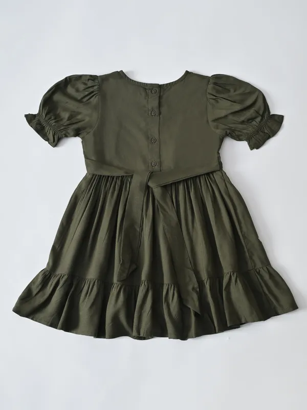 Bella_Moda_Girls_Embroidered_Bird_Motif_Cotton_Dress_With_Puff_Sleeves_And_Tassels