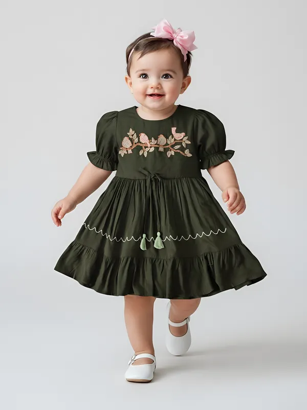 Bella_Moda_Girls_Embroidered_Bird_Motif_Cotton_Dress_With_Puff_Sleeves_And_Tassels
