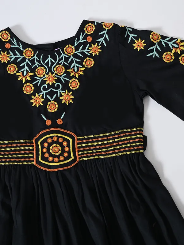 Bella_Moda_Cotton_Woven_Girls_Elegant_Embroidered_Dress