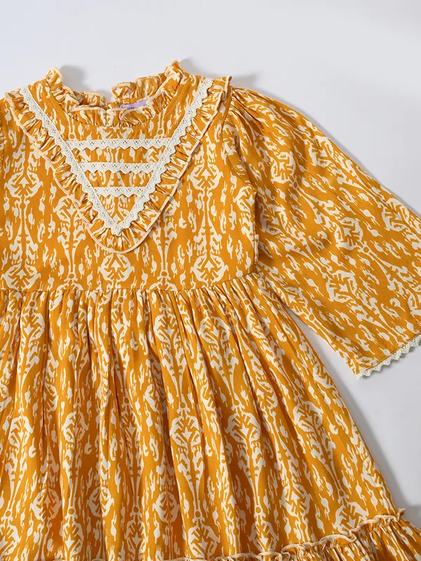 Bella_Moda_Cotton_Woven_Girls_Ethnic_Print_Flared_Dress_With_Lace_Detail