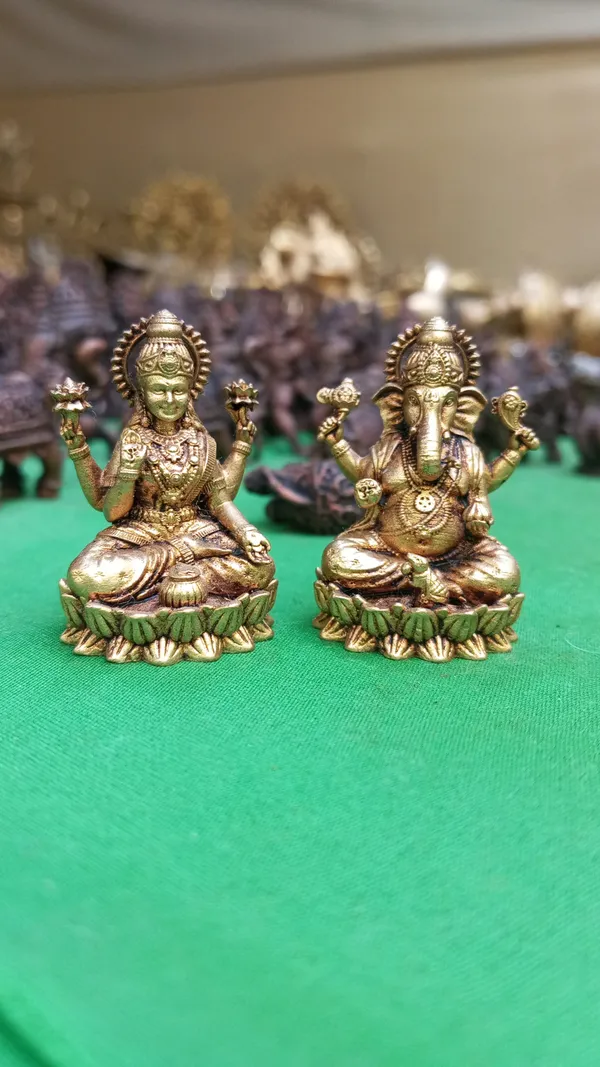 Gold_Tone_Lakshmi_And_Ganesha_Idol_Set