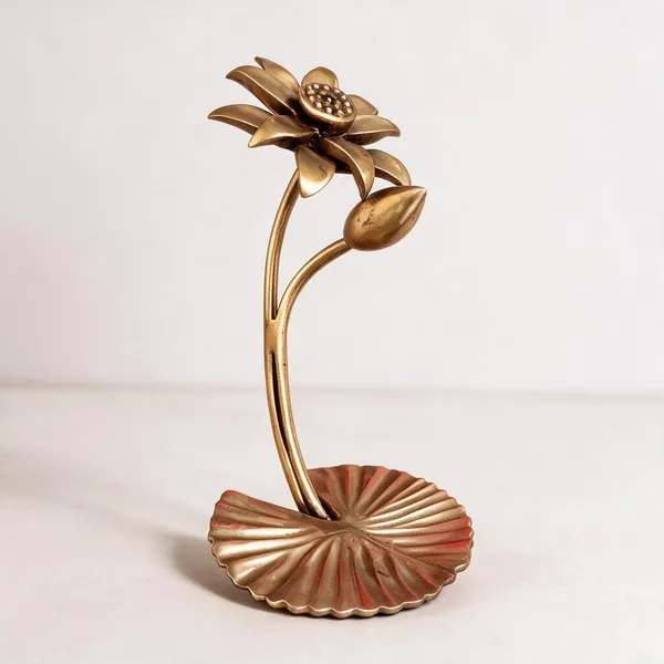 Metal_Lotus_Inspired_Decorative_Stand