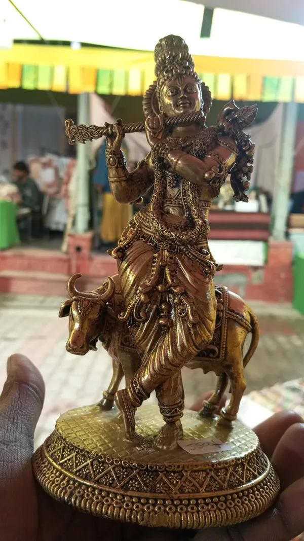 Gold_Tone_Krishna_Flute_Player_Idol_With_Cow