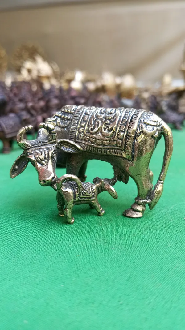 Brass_Tone_Cow_with_Calf_Figurine