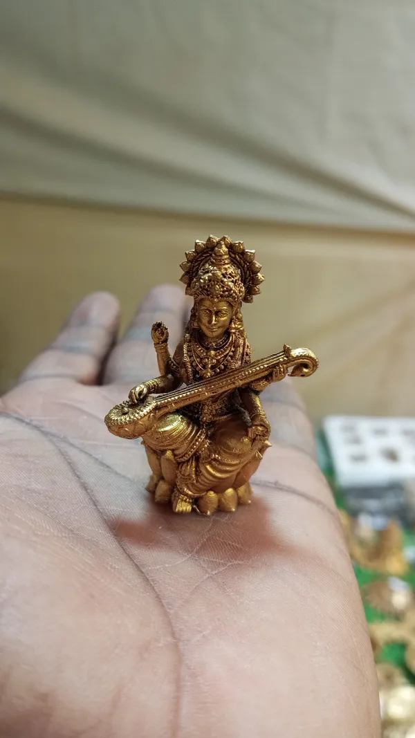 Metallic_Finish_Saraswati_Decorative_Idol