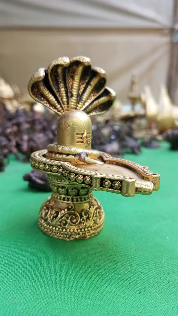Gold_Tone_Shiva_Lingam_Idol_With_Cobra_Hood