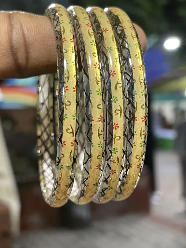 Gold_Tone_Floral_Pattern_Bangle_Set_for_Women